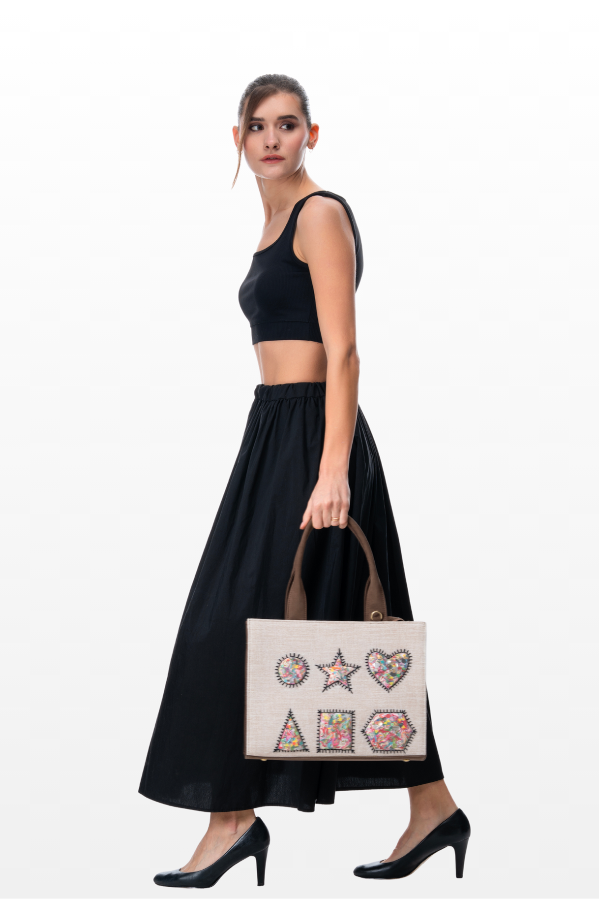 Woman carrying a Geometry handbag by the brand Story of Strings  