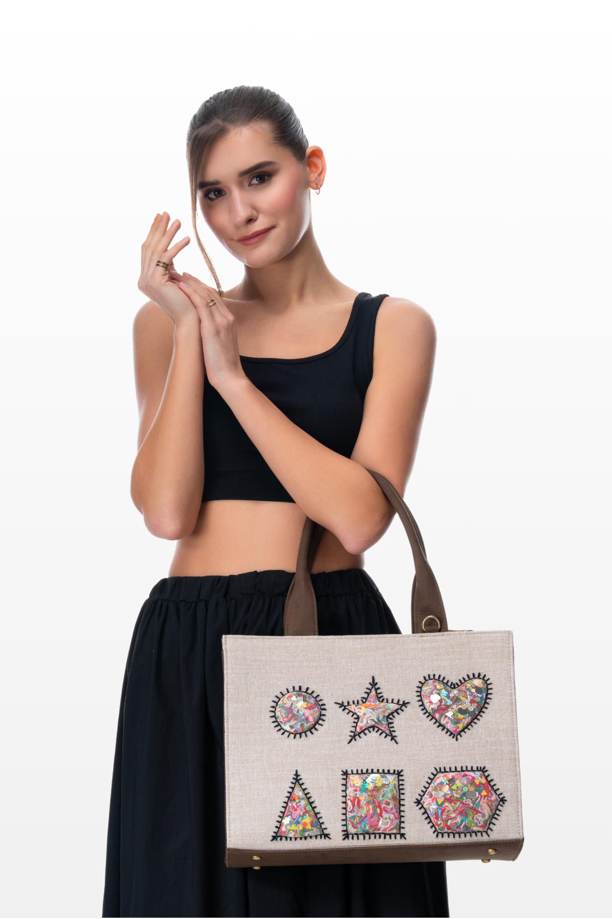 Woman wearing a Geometry handbag by the brand Story of Strings 